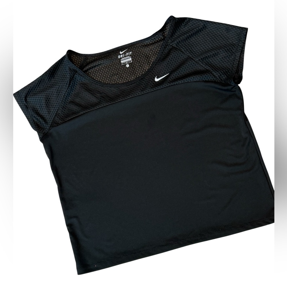 Nike Women's Black Dri-FIT cropped Top size large